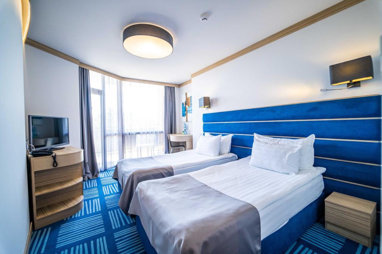 Hvd Viva Club Ultra All Inclusive - Private Beach & Free Parking Golden Sands Exterior photo