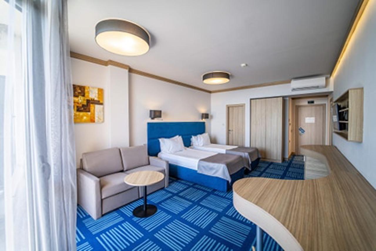 Hvd Viva Club Ultra All Inclusive - Private Beach & Free Parking Golden Sands Exterior photo