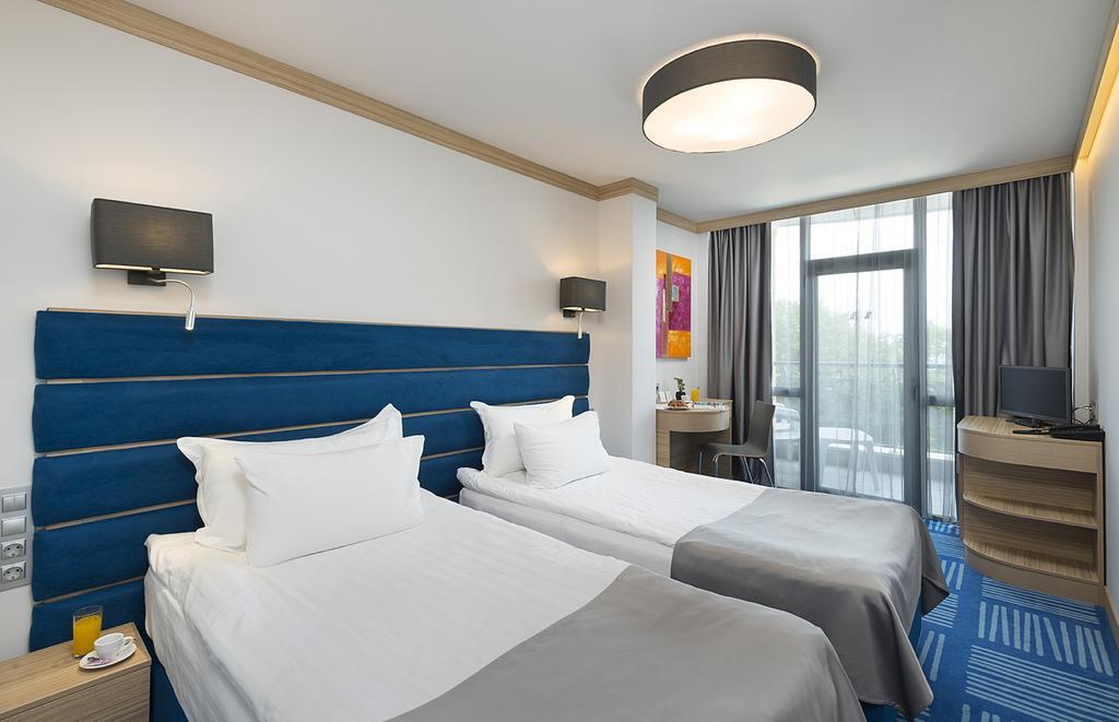 Hvd Viva Club Ultra All Inclusive - Private Beach & Free Parking Golden Sands Exterior photo