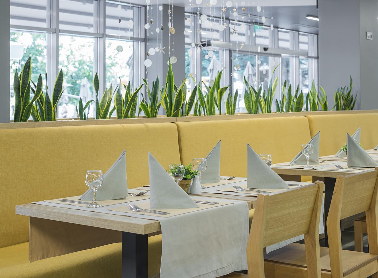 Hvd Viva Club Ultra All Inclusive - Private Beach & Free Parking Golden Sands Exterior photo